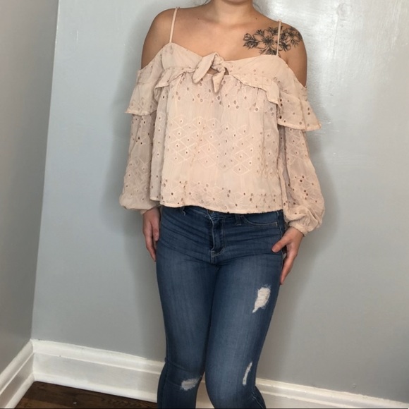 ASTR The Label pink eyelet off the shoulder top S - Picture 2 of 6